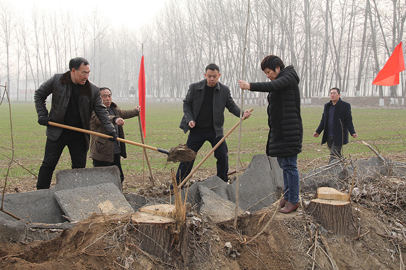 beat365中国在线体育领导、基层党政负责人等同志积极参加植树活动